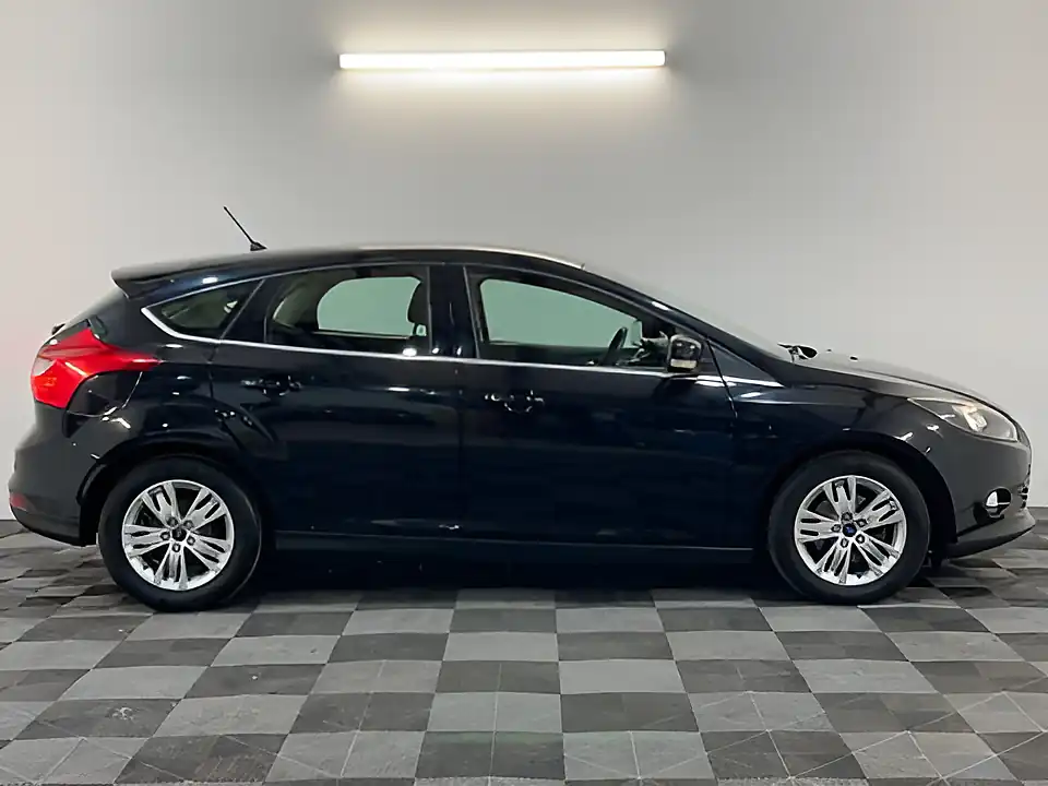Used 2014 Ford Focus Titanium Navigator Black - Interior and Exterior details 2