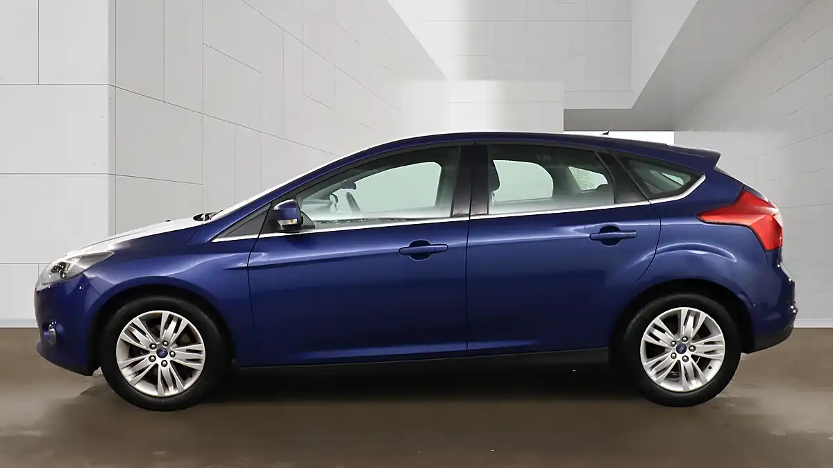 Used 2014 Ford Focus Titanium Navigator Blue - Interior and Exterior details 8