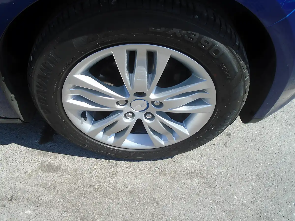 Used 2014 Ford Focus Titanium Navigator Blue - Interior and Exterior details 10