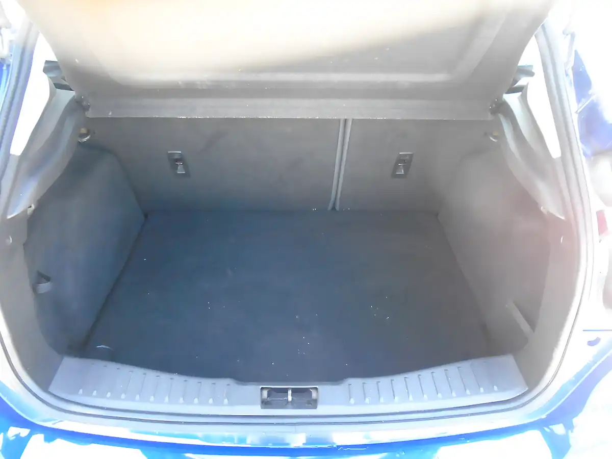 Used 2014 Ford Focus Titanium Navigator Blue - Interior and Exterior details 14
