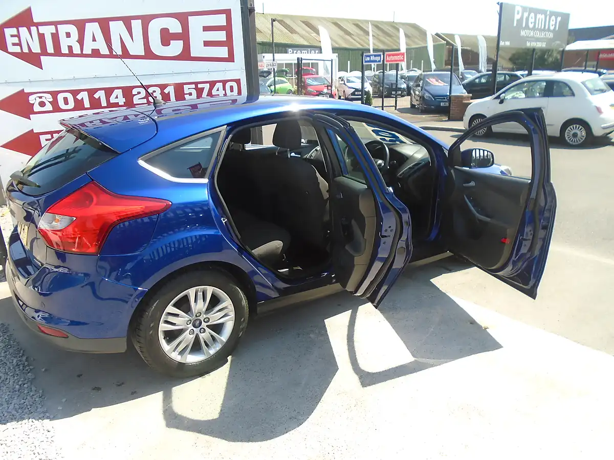 Used 2014 Ford Focus Titanium Navigator Blue - Interior and Exterior details 4