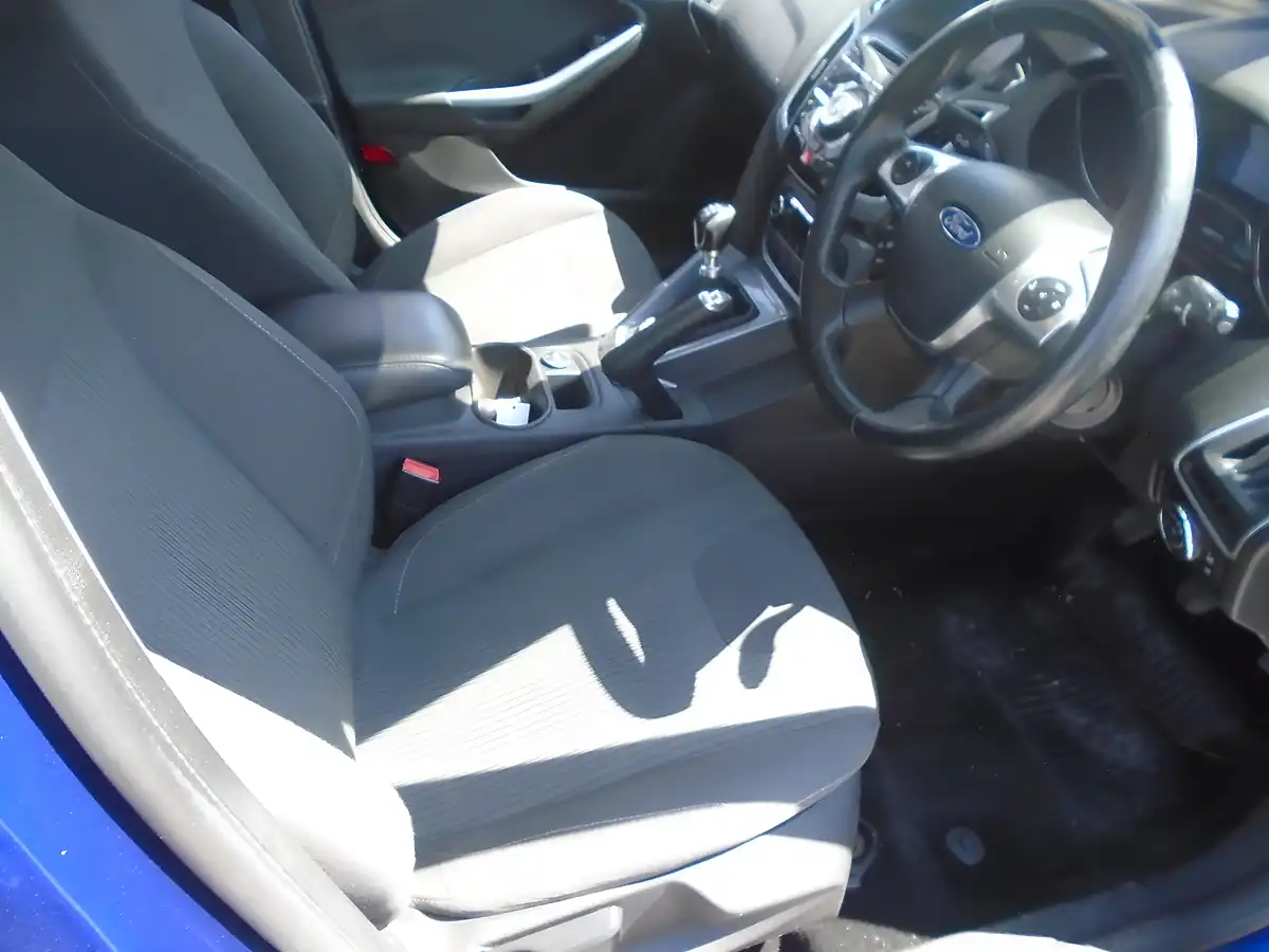 Used 2014 Ford Focus Titanium Navigator Blue - Interior and Exterior details 6