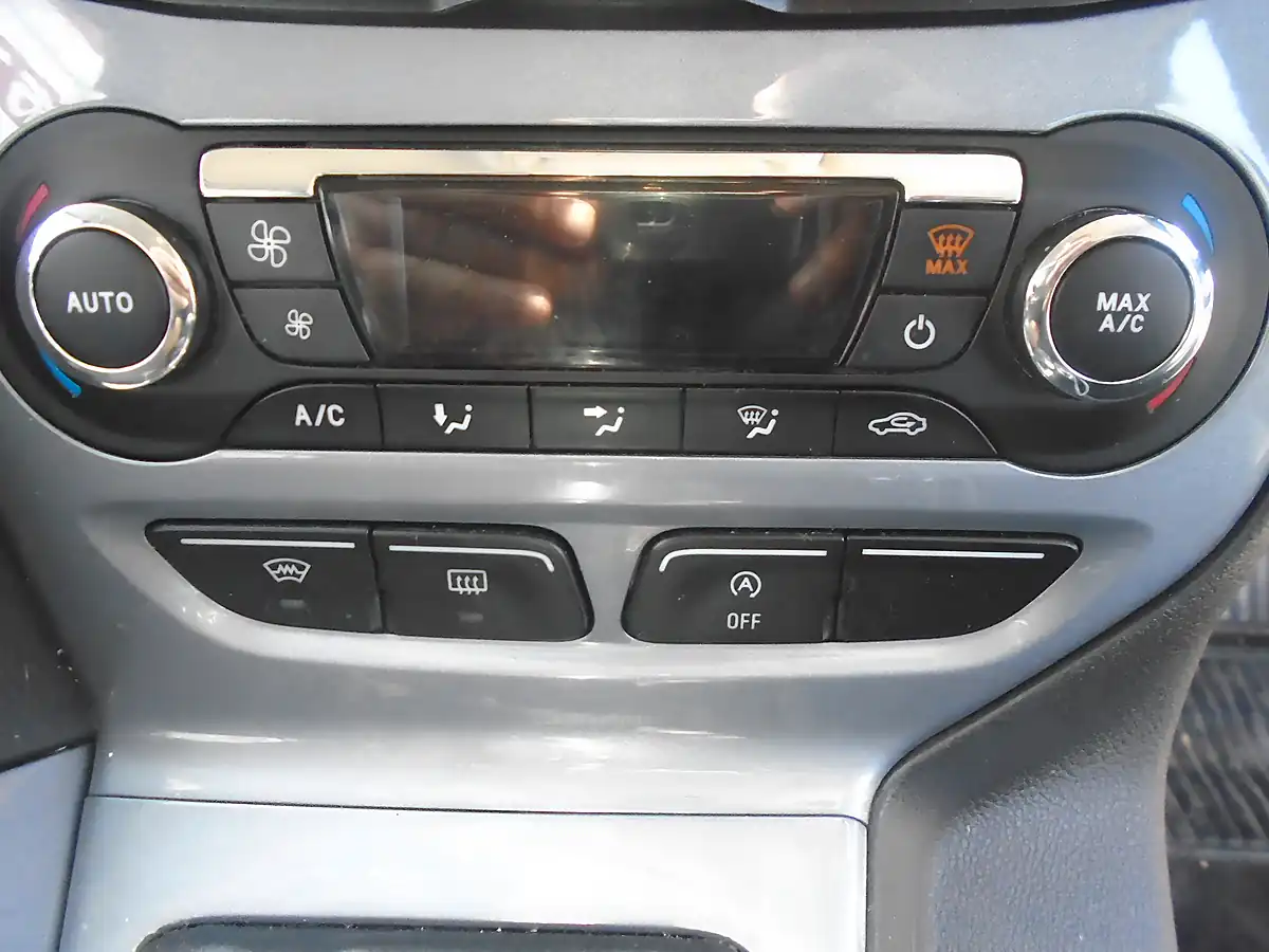 Used 2014 Ford Focus Titanium Navigator Blue - Interior and Exterior details 7