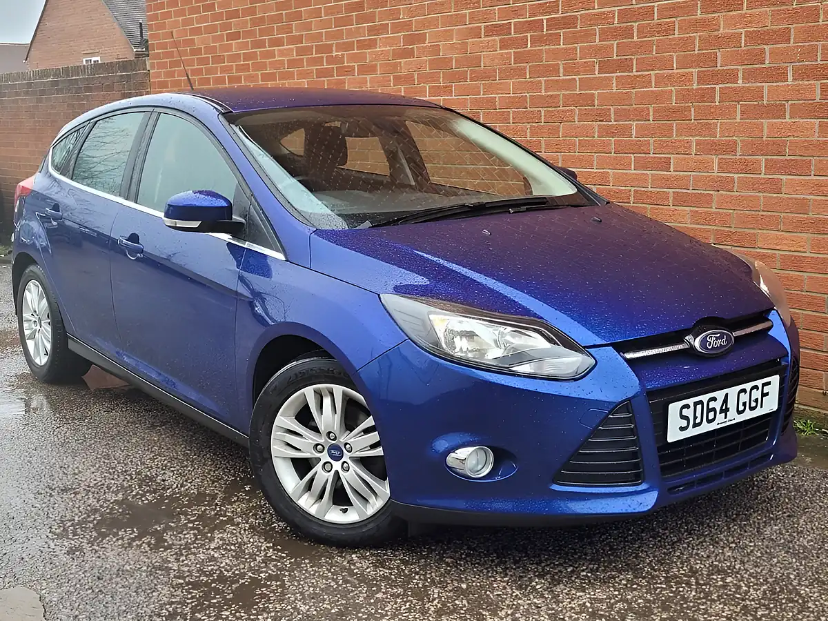 Used 2014 Ford Focus Titanium Navigator Blue - Interior and Exterior details 10