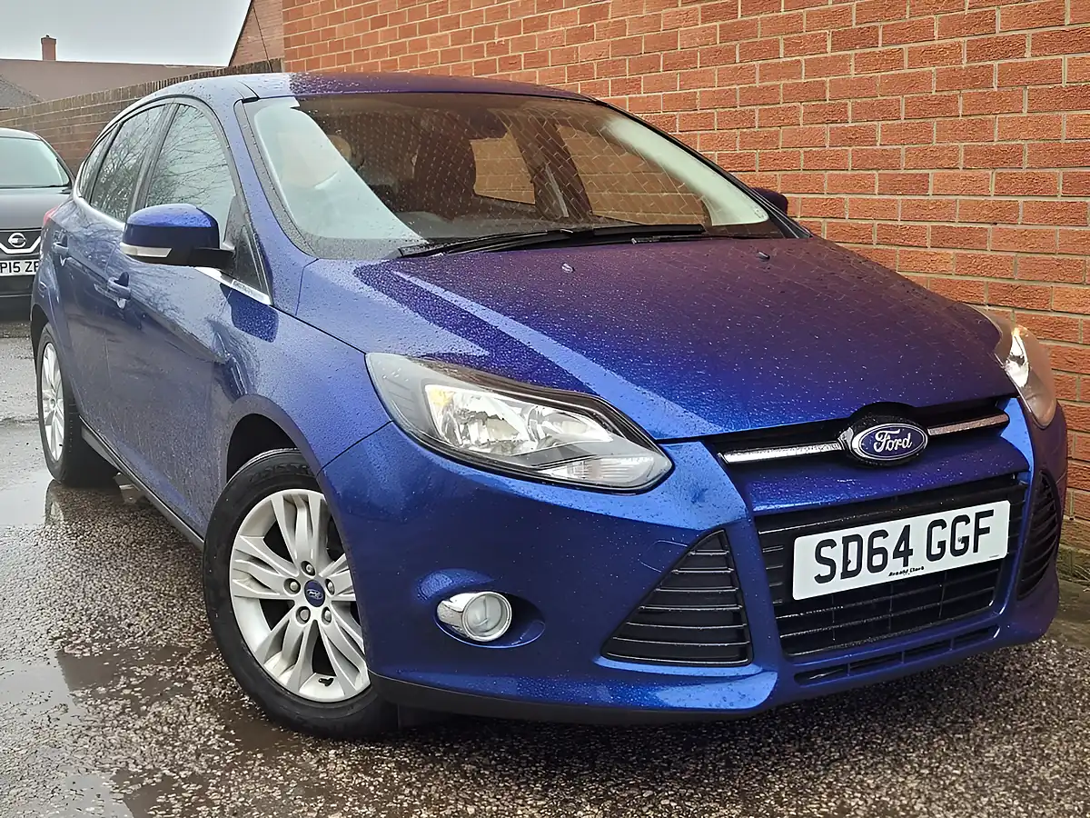 Used 2014 Ford Focus Titanium Navigator Blue - Interior and Exterior details 11