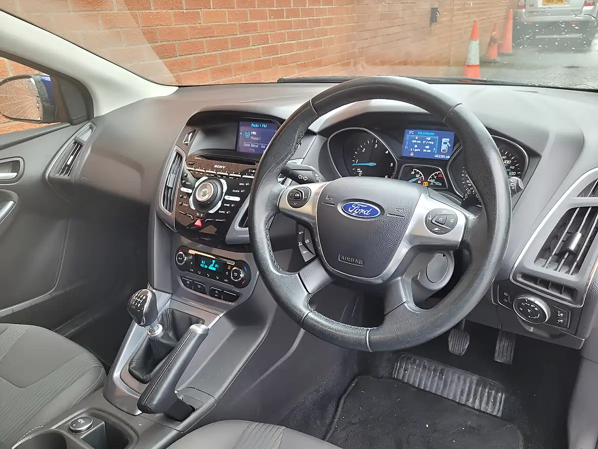 Used 2014 Ford Focus Titanium Navigator Blue - Interior and Exterior details 16