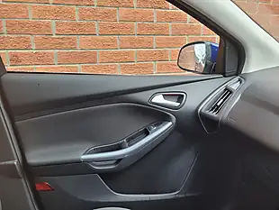 Used 2014 Ford Focus Titanium Navigator Blue - Interior and Exterior details 17