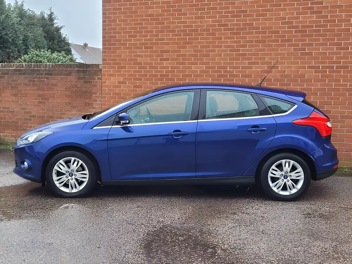 Used 2014 Ford Focus Titanium Navigator Blue - Interior and Exterior details 2