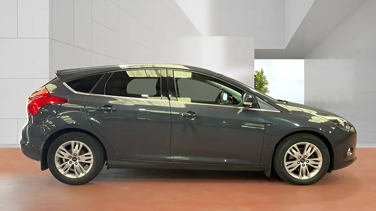 Used 2014 Ford Focus Titanium Navigator Grey - Interior and Exterior details 5