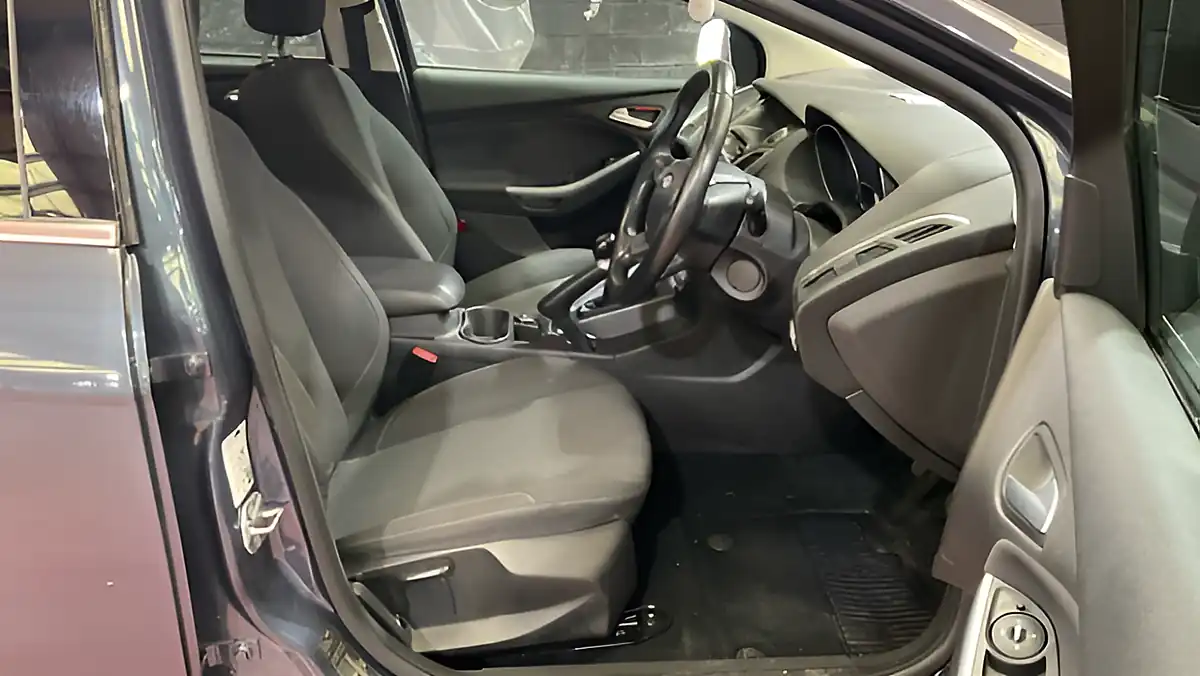 Used 2014 Ford Focus Titanium Navigator Grey - Interior and Exterior details 8