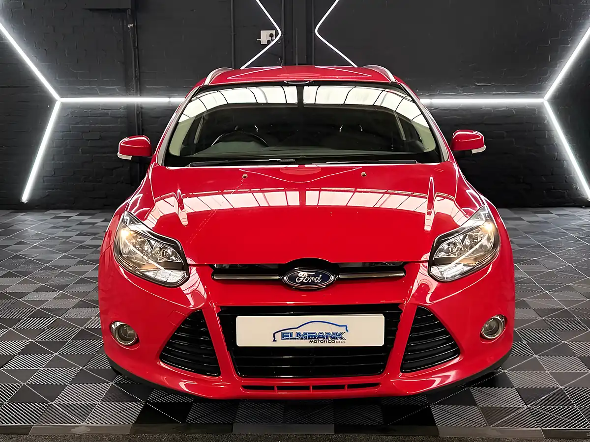 Used 2014 Ford Focus Titanium Navigator Red - Interior and Exterior details 11