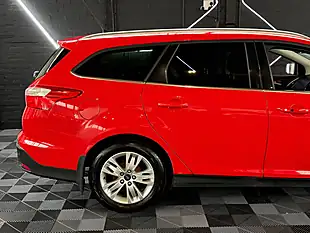 Used 2014 Ford Focus Titanium Navigator Red - Interior and Exterior details 12
