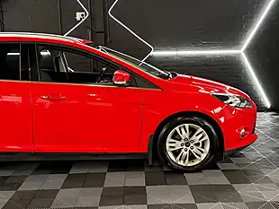 Used 2014 Ford Focus Titanium Navigator Red - Interior and Exterior details 13