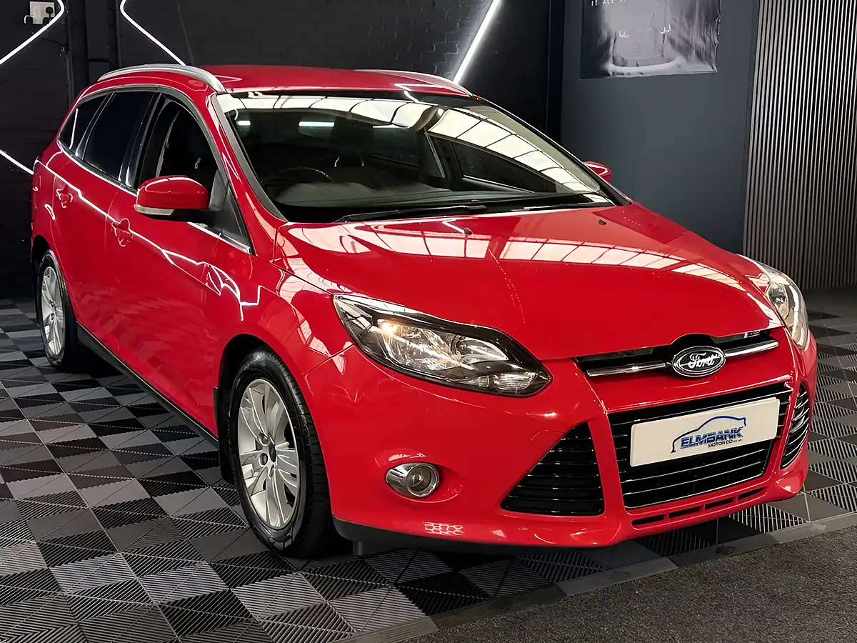 Used 2014 Ford Focus Titanium Navigator Red - Interior and Exterior details 15