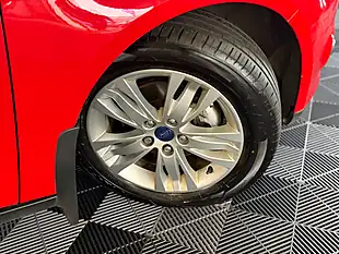 Used 2014 Ford Focus Titanium Navigator Red - Interior and Exterior details 19