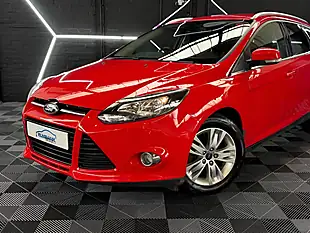 Used 2014 Ford Focus Titanium Navigator Red - Interior and Exterior details 2