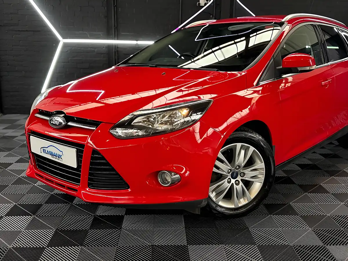 Used 2014 Ford Focus Titanium Navigator Red - Interior and Exterior details 2