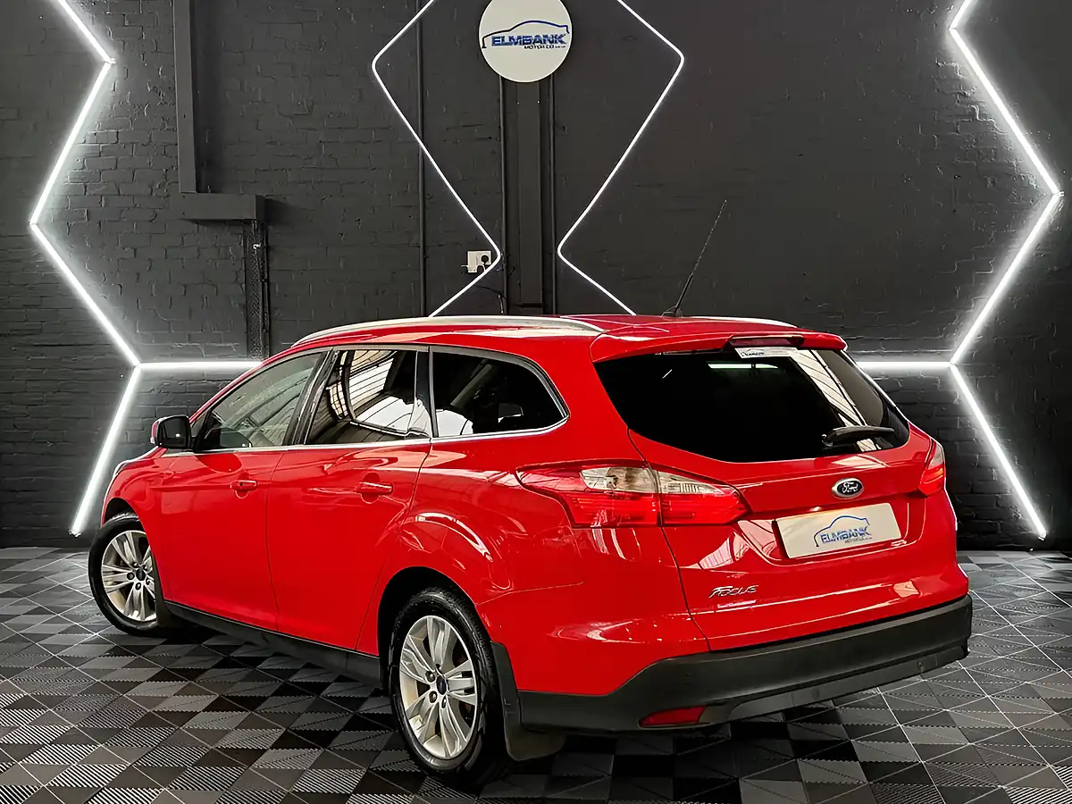 Used 2014 Ford Focus Titanium Navigator Red - Interior and Exterior details 3