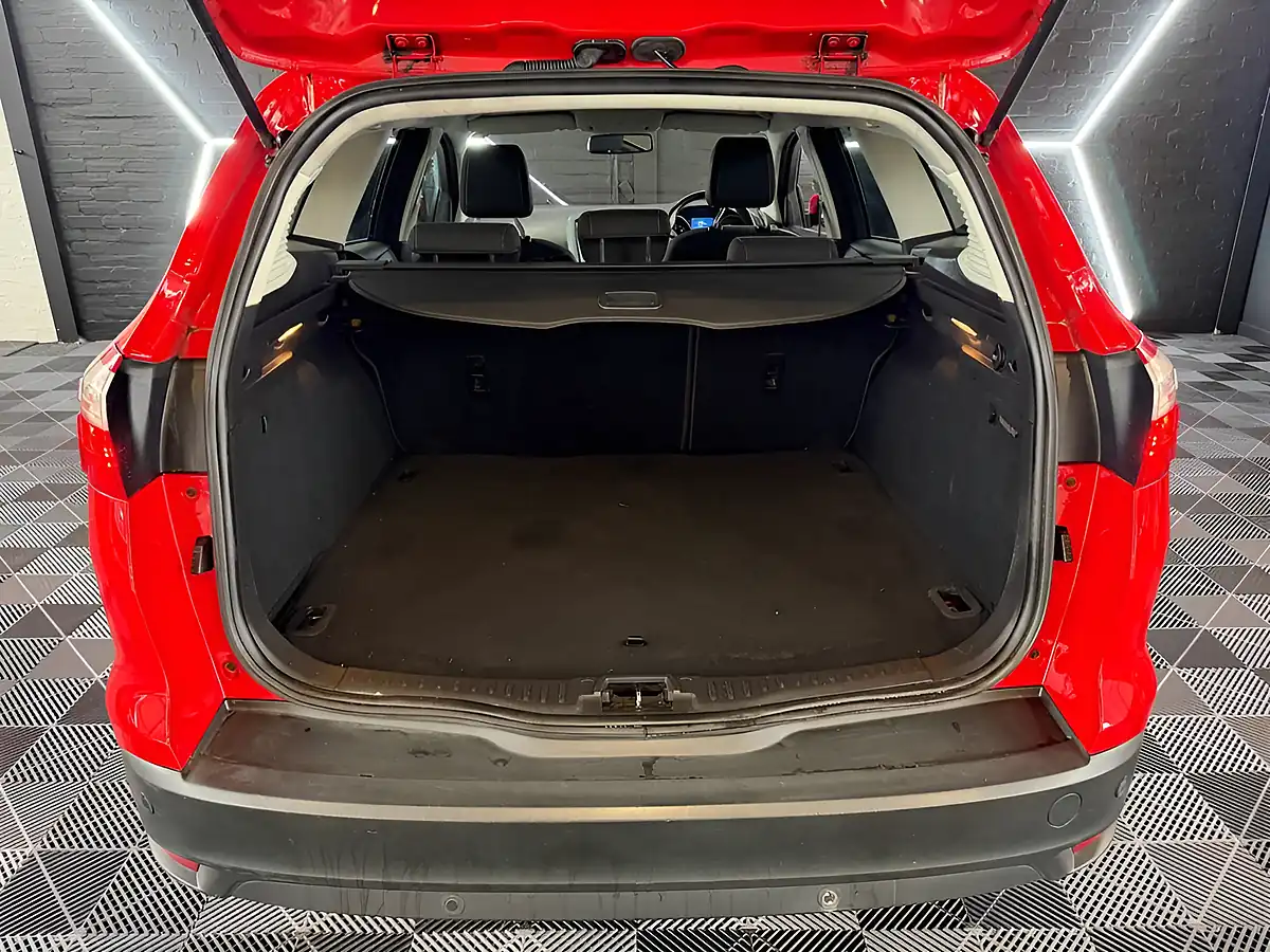 Used 2014 Ford Focus Titanium Navigator Red - Interior and Exterior details 4