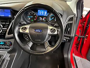 Used 2014 Ford Focus Titanium Navigator Red - Interior and Exterior details 6