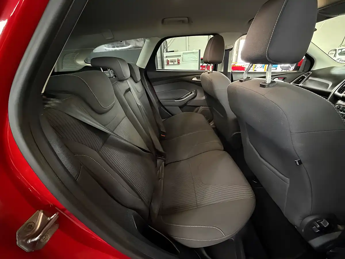 Used 2014 Ford Focus Titanium Navigator Red - Interior and Exterior details 7