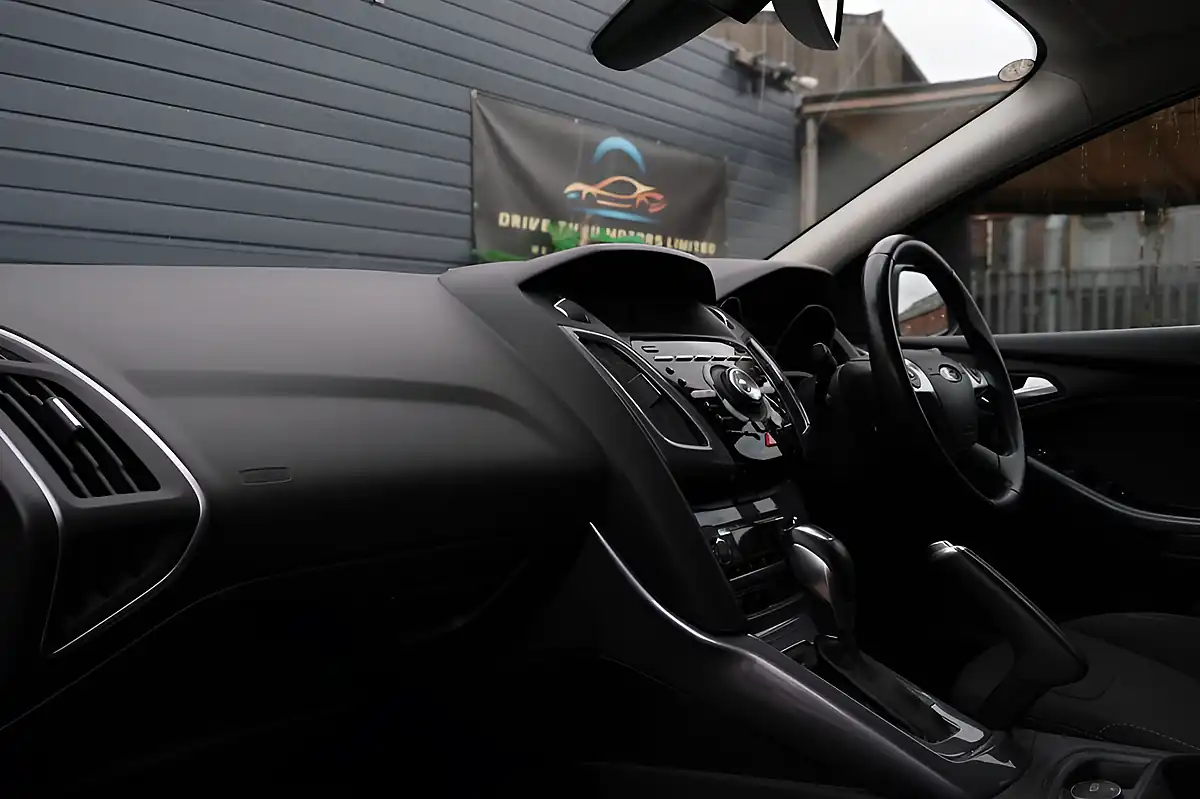 Used 2014 Ford Focus Titanium Navigator Silver - Interior and Exterior details 10