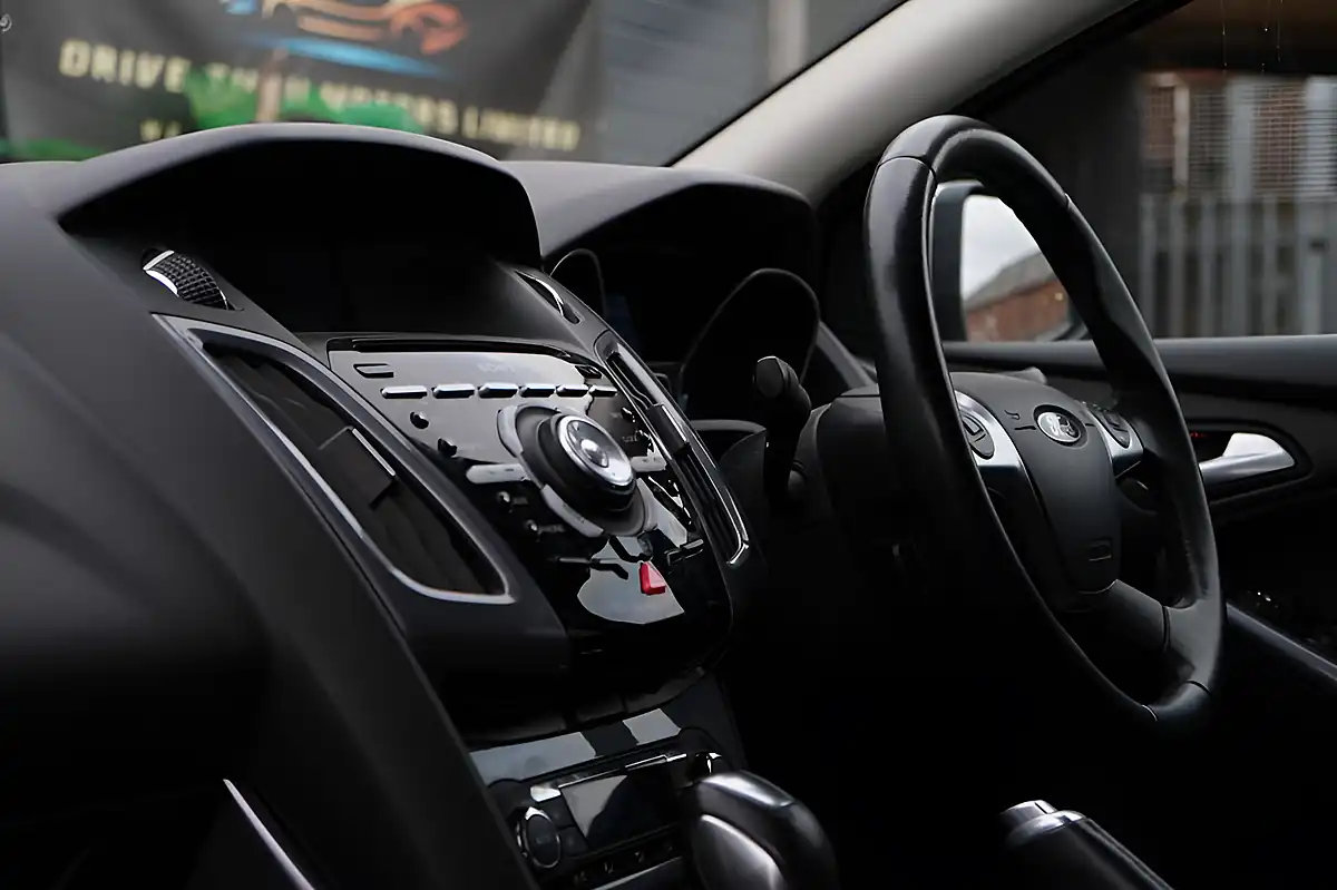 Used 2014 Ford Focus Titanium Navigator Silver - Interior and Exterior details 11