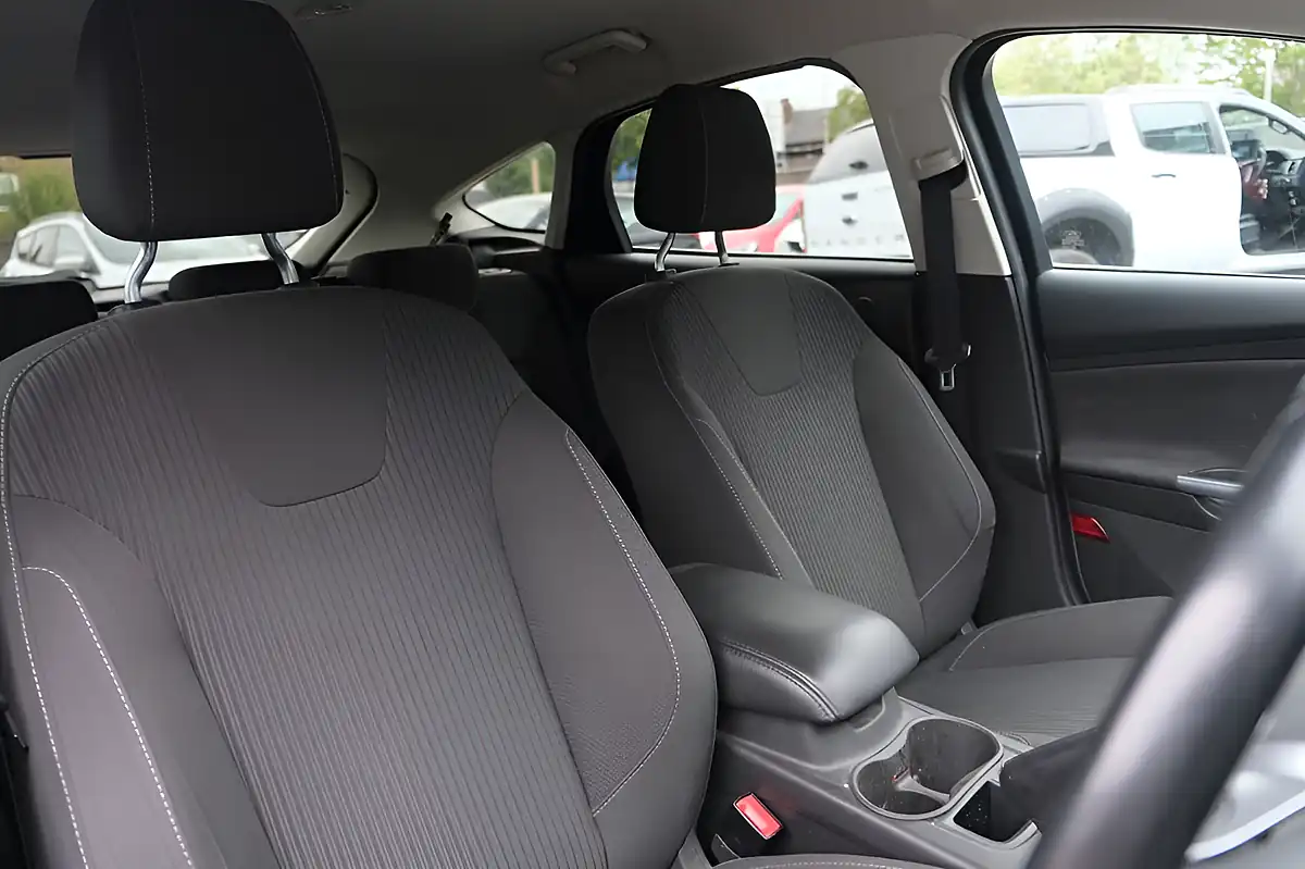Used 2014 Ford Focus Titanium Navigator Silver - Interior and Exterior details 13