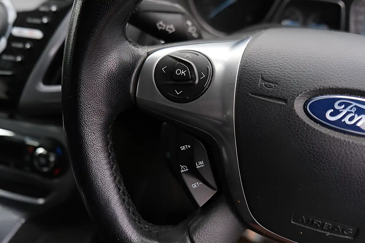 Used 2014 Ford Focus Titanium Navigator Silver - Interior and Exterior details 15