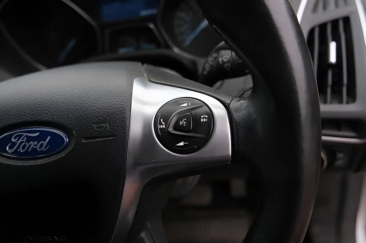 Used 2014 Ford Focus Titanium Navigator Silver - Interior and Exterior details 16