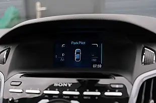 Used 2014 Ford Focus Titanium Navigator Silver - Interior and Exterior details 19