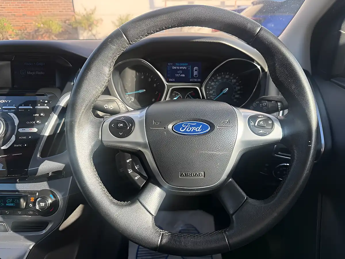 Used 2014 Ford Focus Titanium Navigator Silver - Interior and Exterior details 11