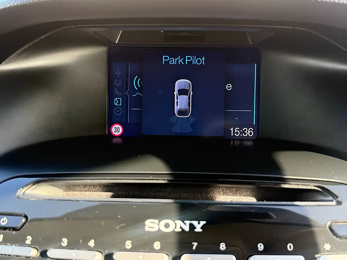 Used 2014 Ford Focus Titanium Navigator Silver - Interior and Exterior details 16