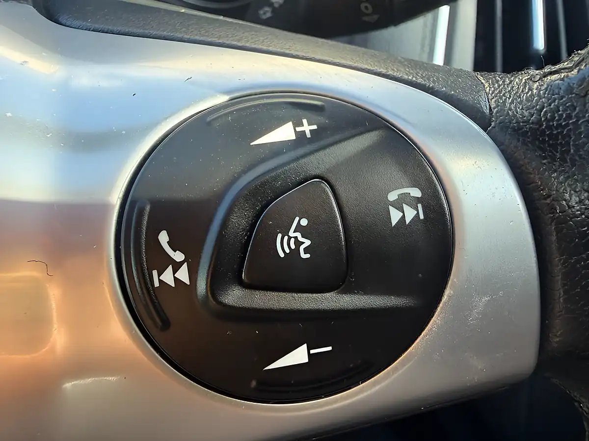 Used 2014 Ford Focus Titanium Navigator Silver - Interior and Exterior details 20
