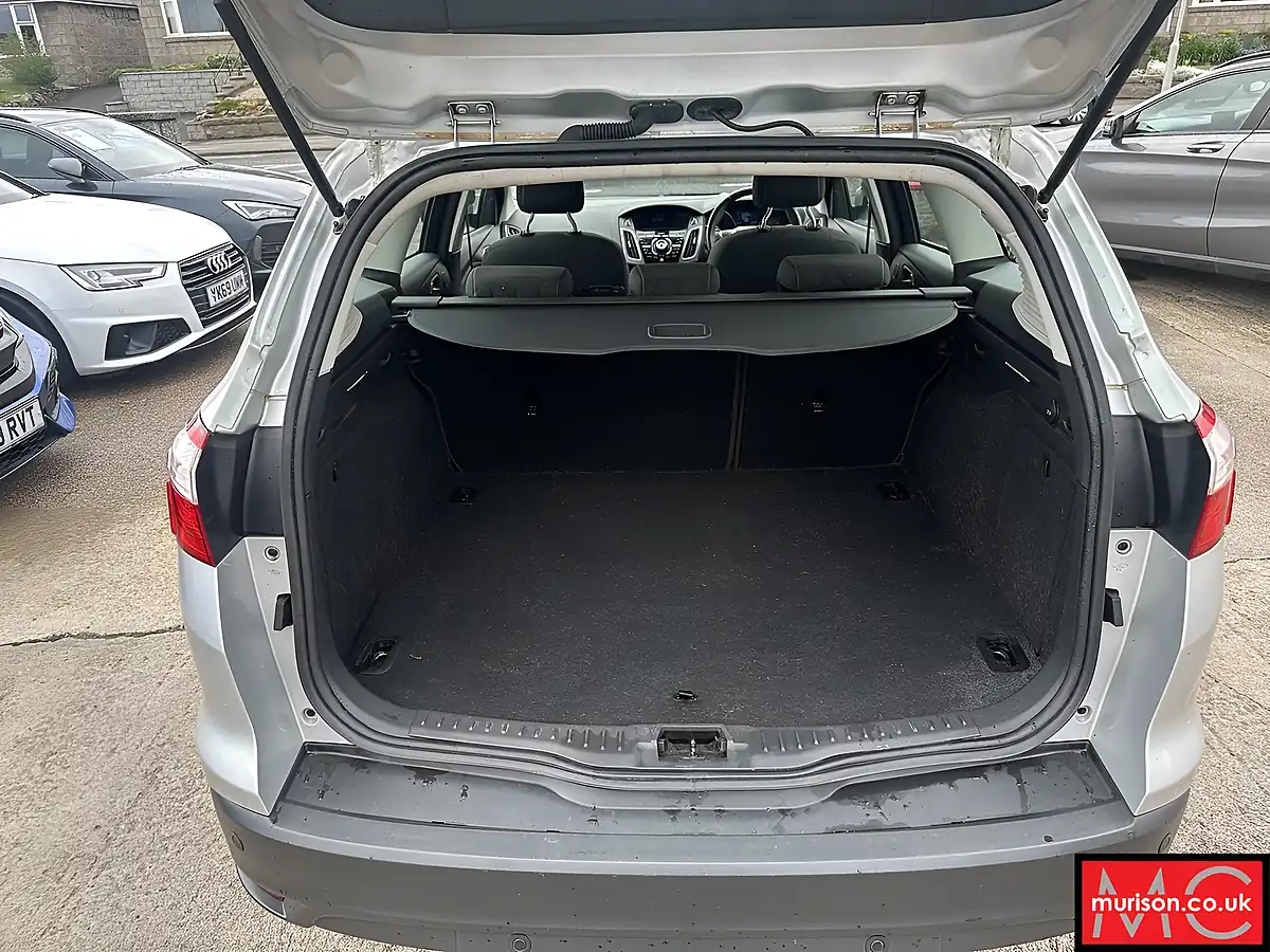 Used 2014 Ford Focus Titanium Navigator Silver Met - Interior and Exterior details 10