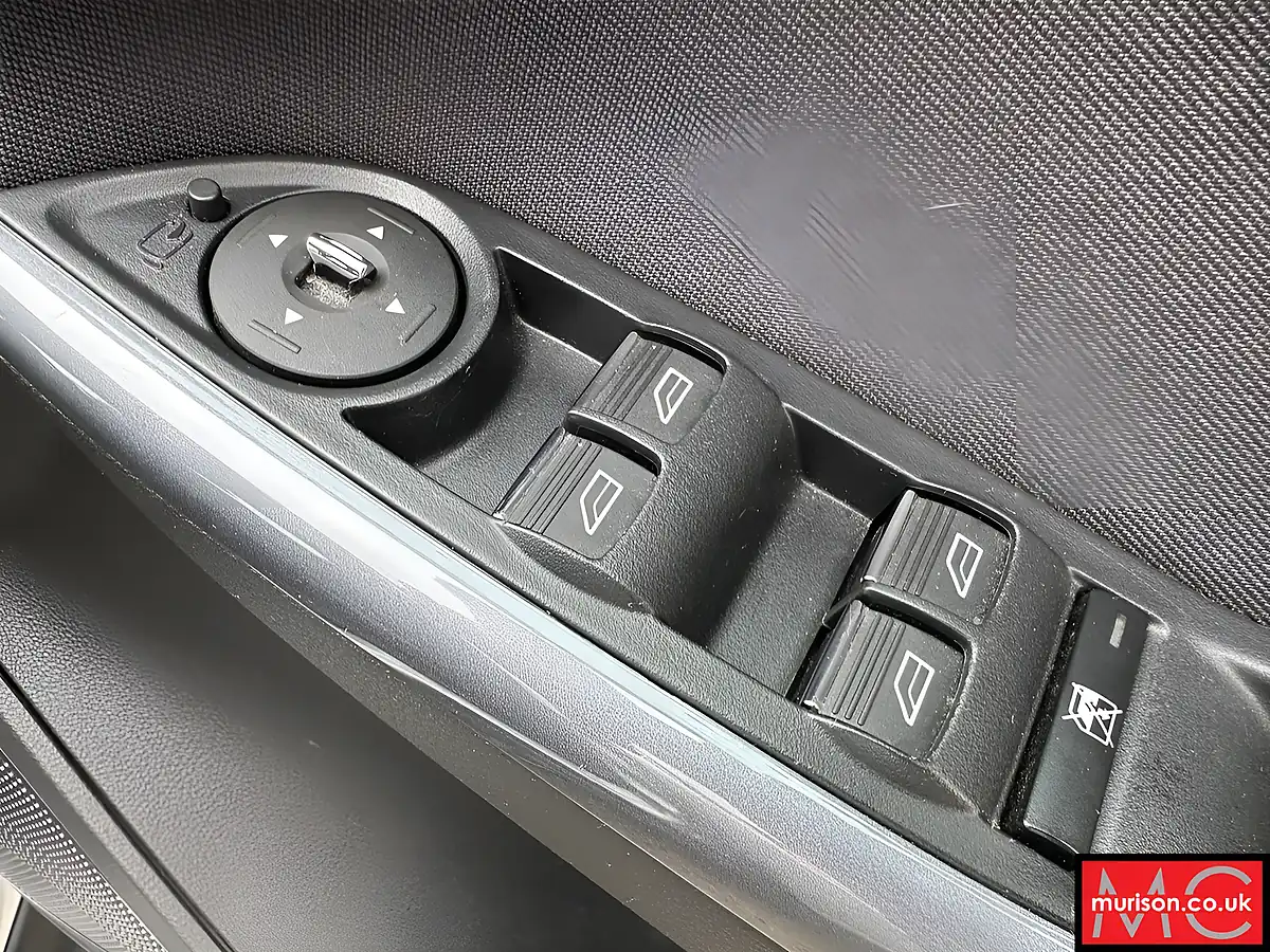 Used 2014 Ford Focus Titanium Navigator Silver Met - Interior and Exterior details 19