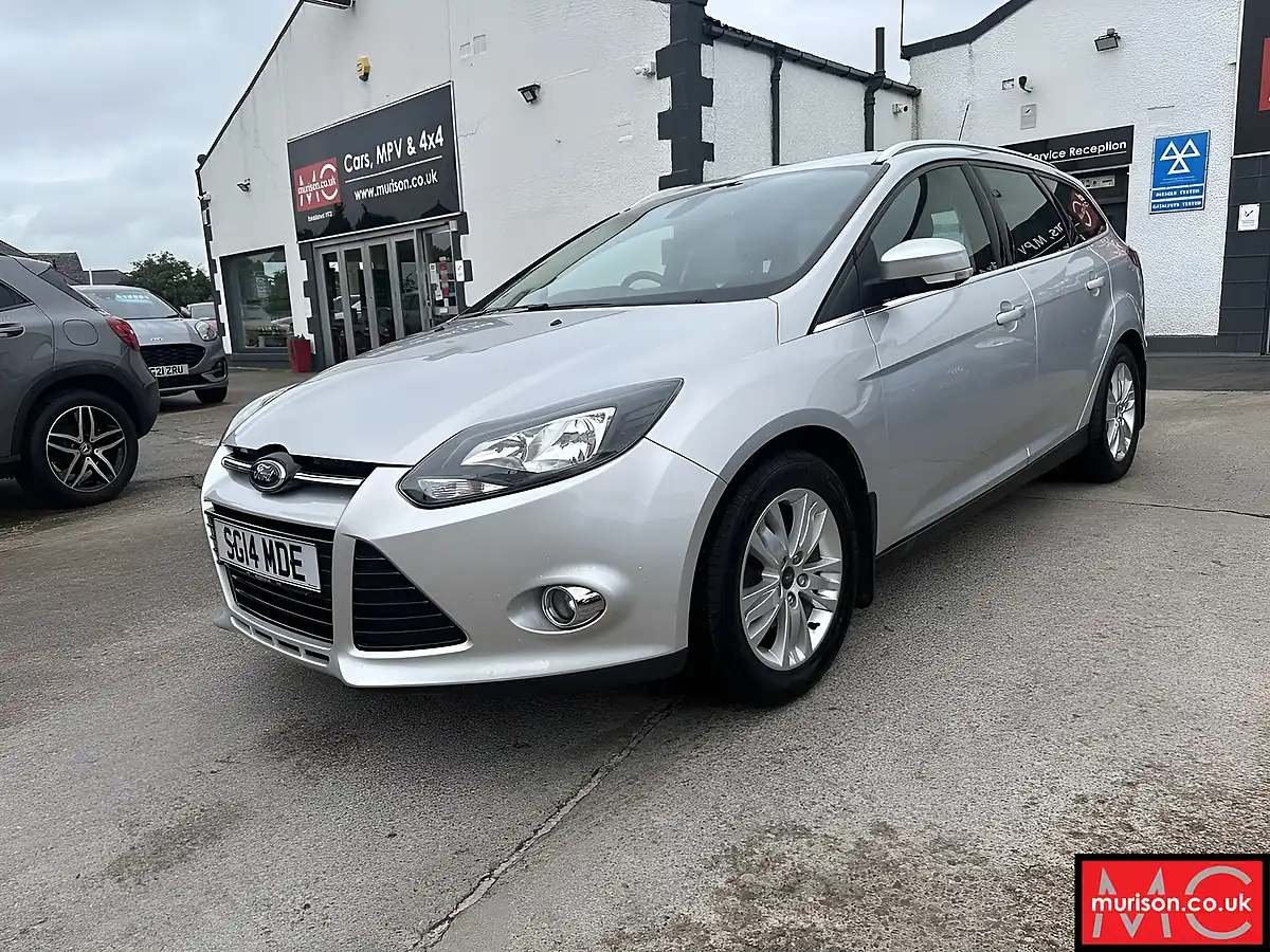 Used 2014 Ford Focus Titanium Navigator Silver Met - Interior and Exterior details 4