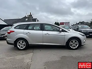 Used 2014 Ford Focus Titanium Navigator Silver Met - Interior and Exterior details 6