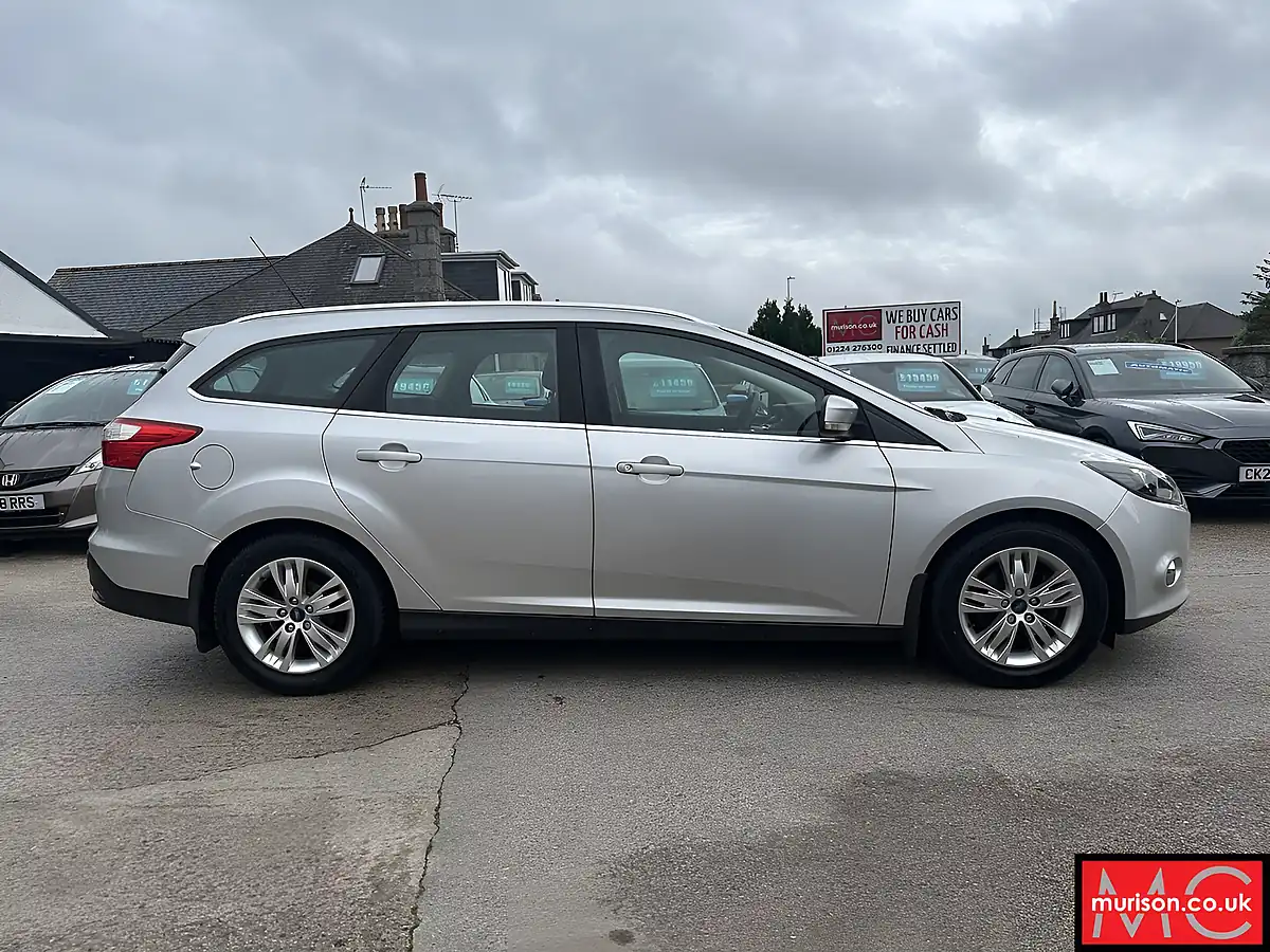 Used 2014 Ford Focus Titanium Navigator Silver Met - Interior and Exterior details 6