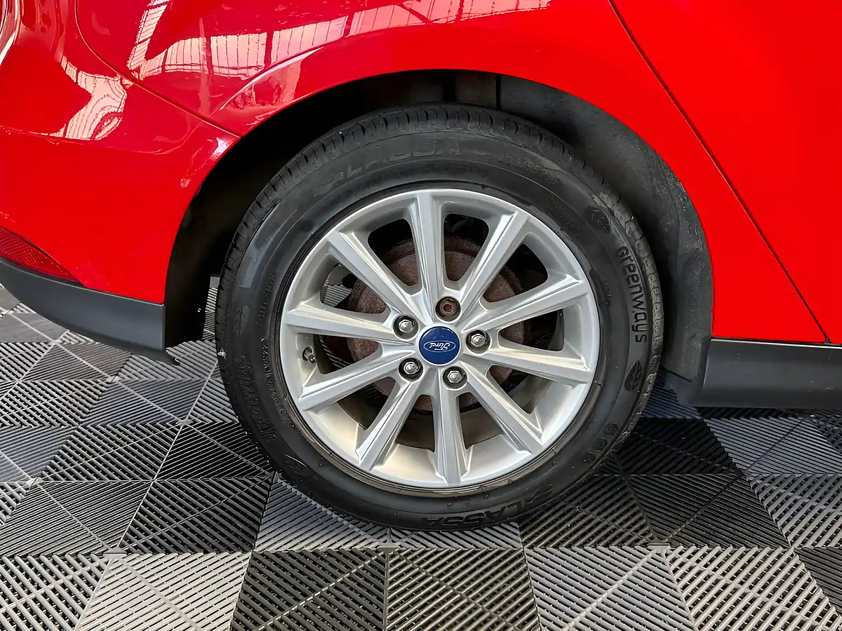 Used 2014 Ford Focus Titanium Red - Interior and Exterior details 10