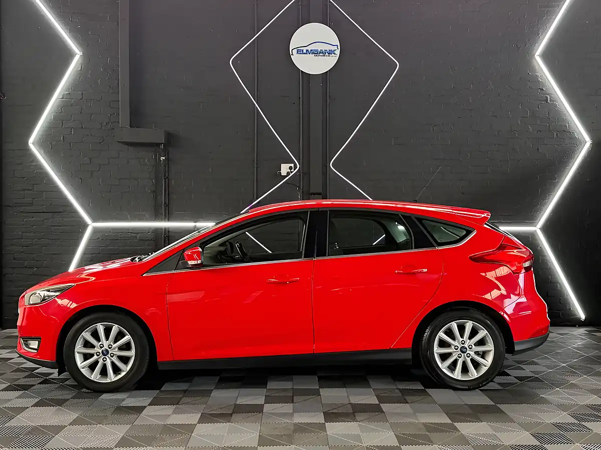 Used 2014 Ford Focus Titanium Red - Interior and Exterior details 18