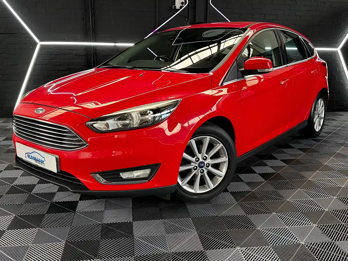 Used 2014 Ford Focus Titanium Red - Interior and Exterior details 20