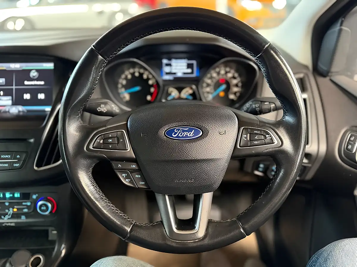 Used 2014 Ford Focus Titanium Red - Interior and Exterior details 4