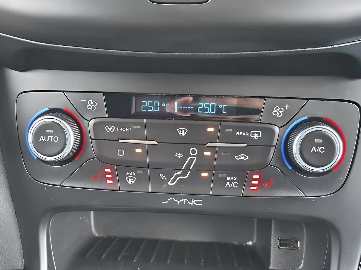 Used 2014 Ford Focus Titanium X Silver - Interior and Exterior details 10