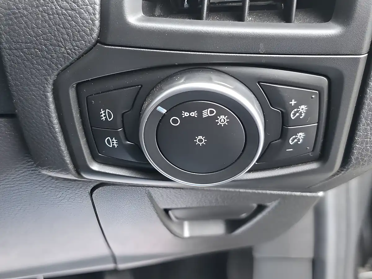 Used 2014 Ford Focus Titanium X Silver - Interior and Exterior details 18