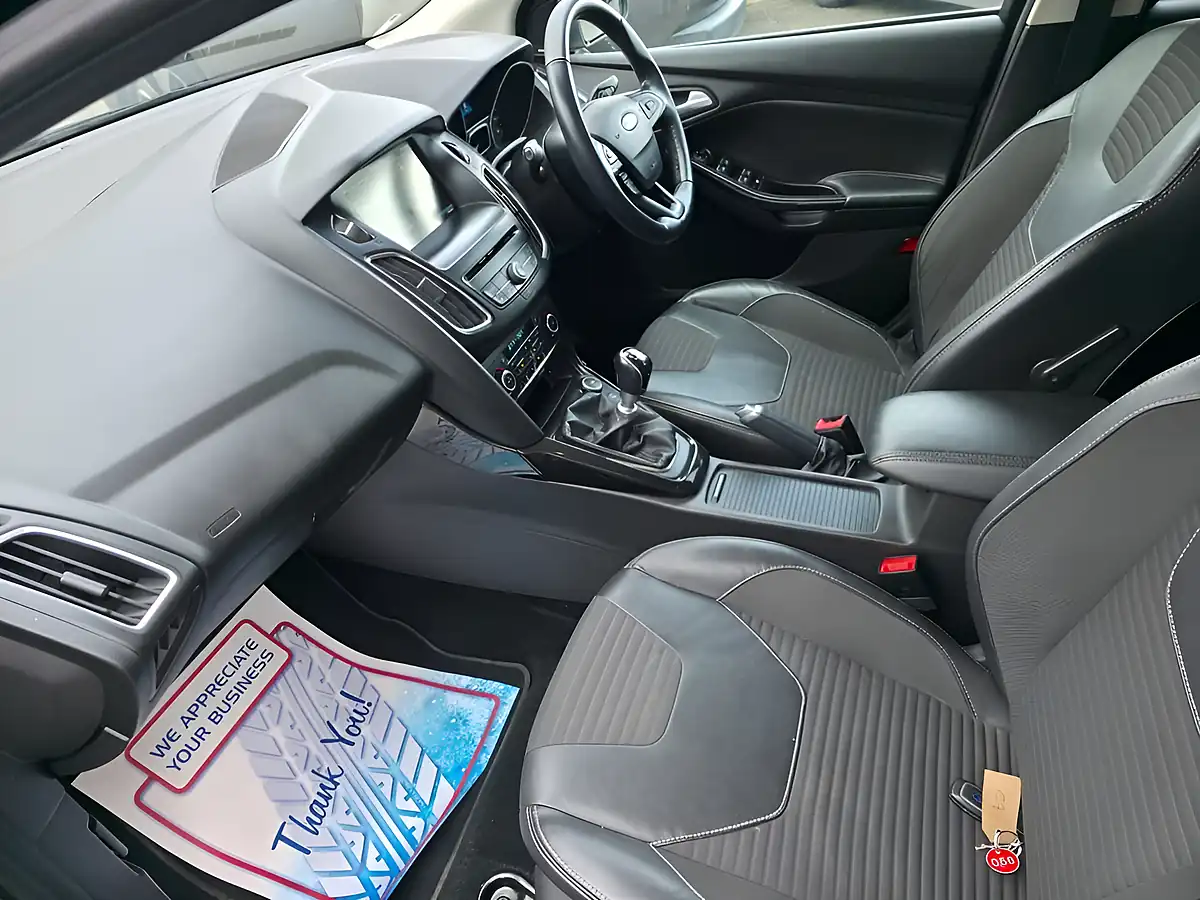 Used 2014 Ford Focus Titanium X Silver - Interior and Exterior details 5