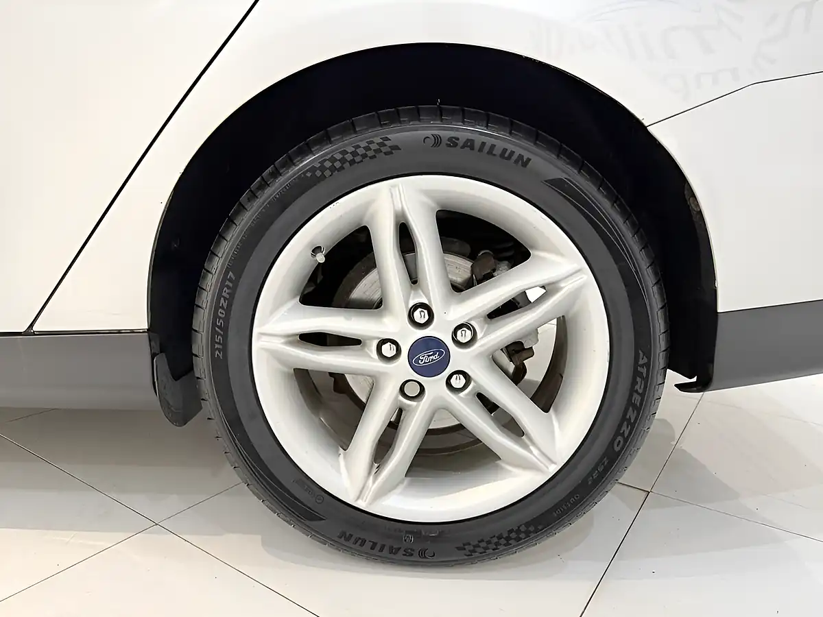 Used 2014 Ford Focus Titanium X Silver - Interior and Exterior details 10