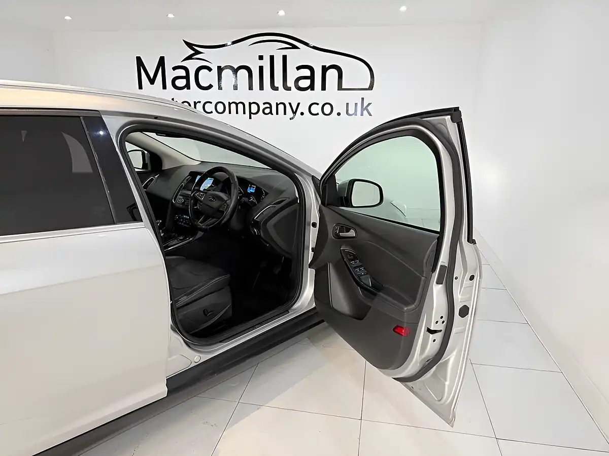 Used 2014 Ford Focus Titanium X Silver - Interior and Exterior details 13