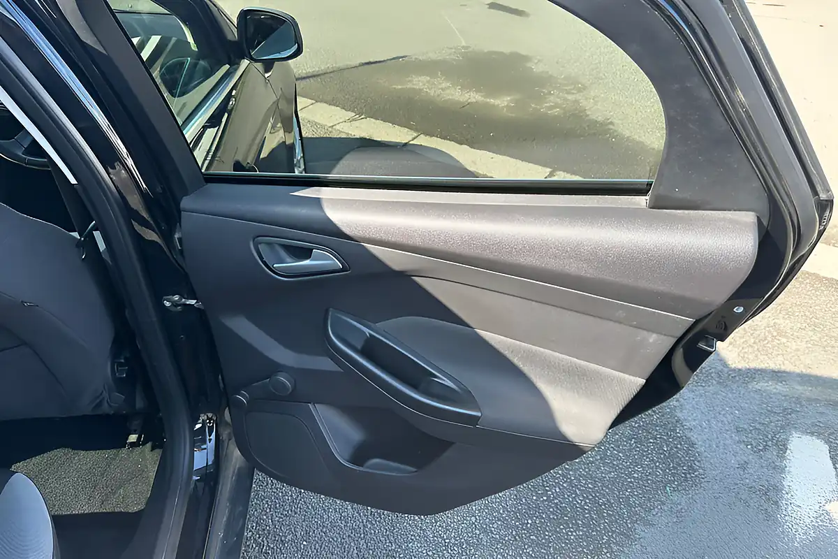 Used 2014 Ford Focus Zetec Black - Interior and Exterior details 13