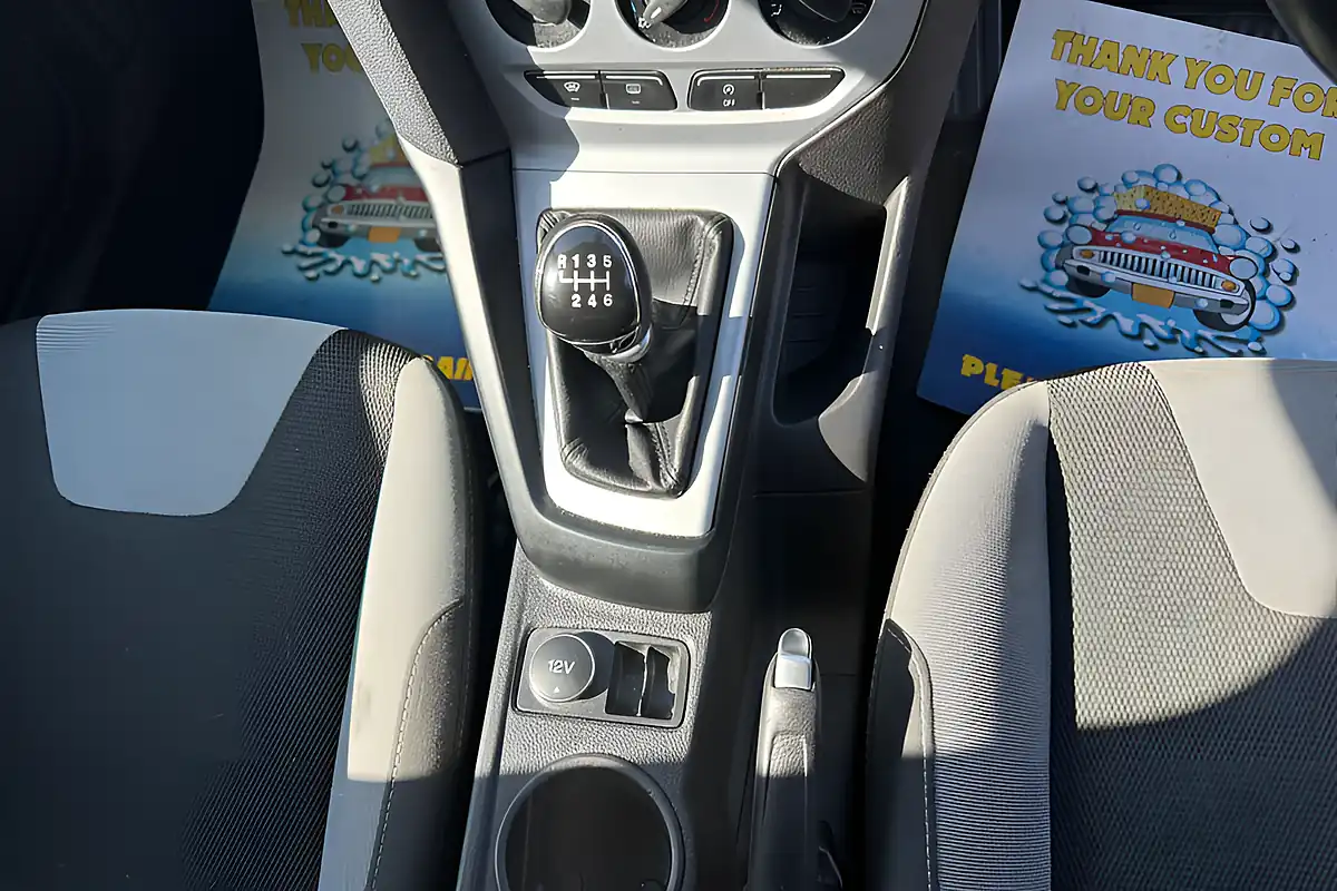 Used 2014 Ford Focus Zetec Black - Interior and Exterior details 14